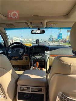 تۆیۆتا لاند کروزەر